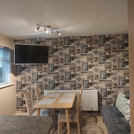 Perfect Place In Walsall/ 4 Bedroom / Long Term Workers Or Family Home Kültér fotó
