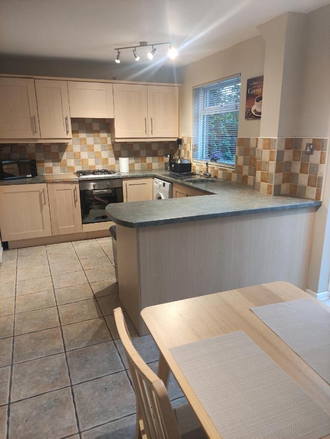Perfect Place In Walsall/ 4 Bedroom / Long Term Workers Or Family Home Kültér fotó