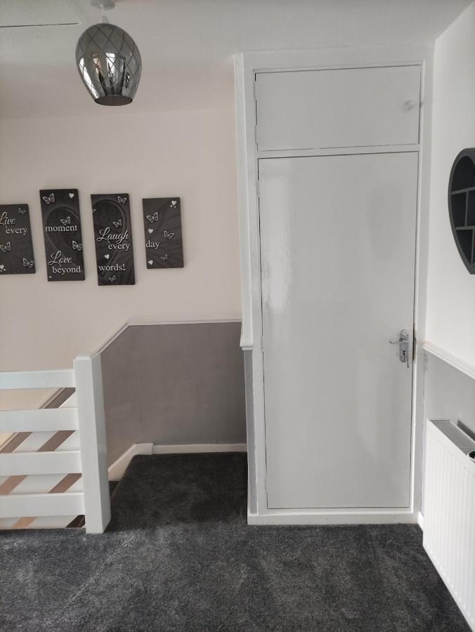 Perfect Place In Walsall/ 4 Bedroom / Long Term Workers Or Family Home Kültér fotó